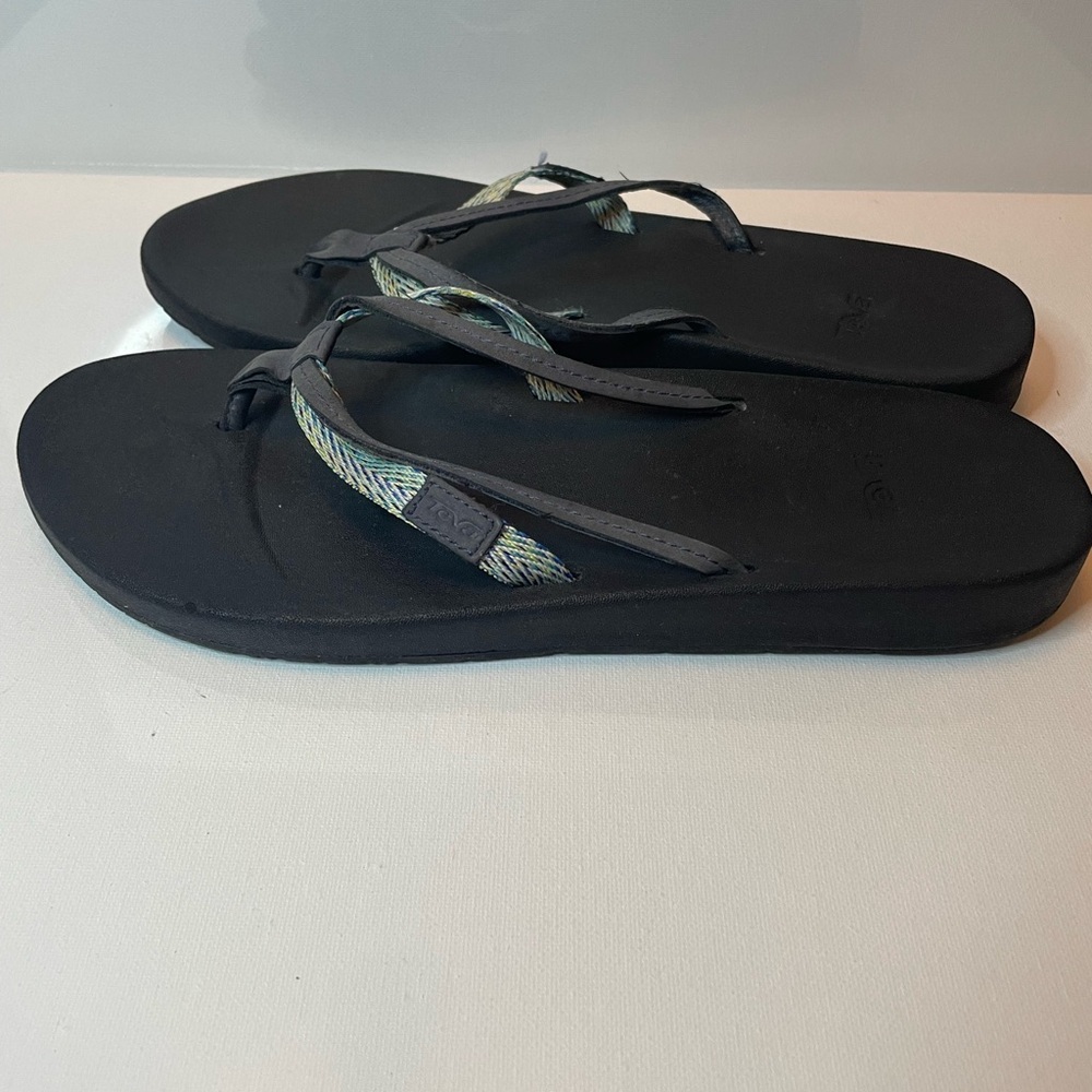 Teva Black Sandals with Green Highlights size 9 women’s EUC